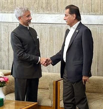 Indian Foreign Minister meets National Assembly Speaker in Dhaka