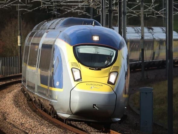 Eurostar train service completely shut down, thousands of European passengers stranded